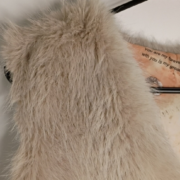 Women's Faux Fur Vest in Cream - Picture 4 of 4